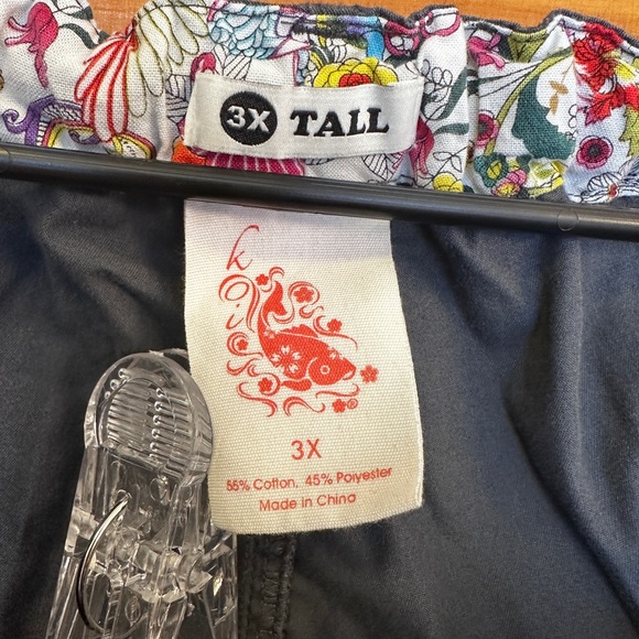 Woman’s Koi Gray Scrub bottoms - Picture 2 of 4